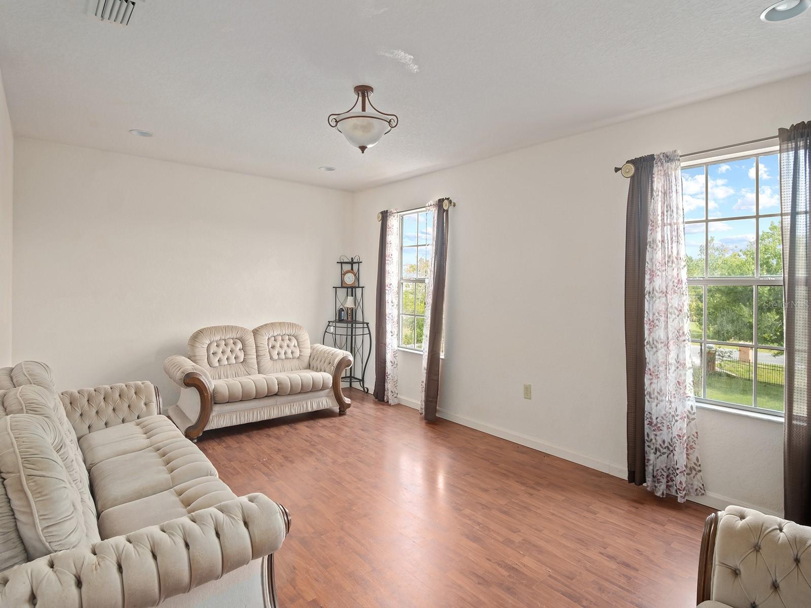 ORLANDO, Florida 32833, 5 Bedrooms Bedrooms, ,4 BathroomsBathrooms,Residential,For Sale,SABAL,G5068001